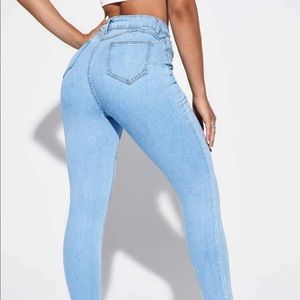 Light wash skinny jeans